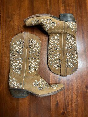 Woman's Dalton Cowboy Boots w Embroidered Details Handcrafted in Mexico